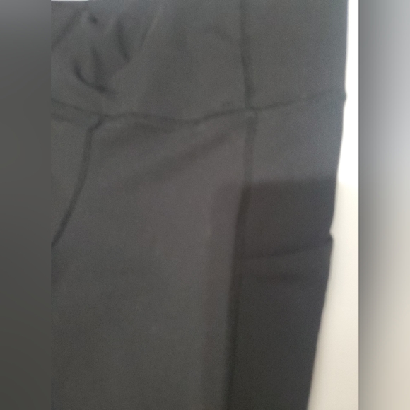 Fabletics Oasis Purelux High Waisted 7/8 Leggings - Picture 6 of 6